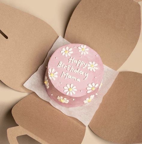 Happy Mothers Day Bento Cake, Simple Pink Cake Design, Simple Birthday Cake Designs, Cake Instagram, 25th Birthday Cakes, Aesthetic Party, Mini Torte, Daisy Cakes, Birthday Aesthetic