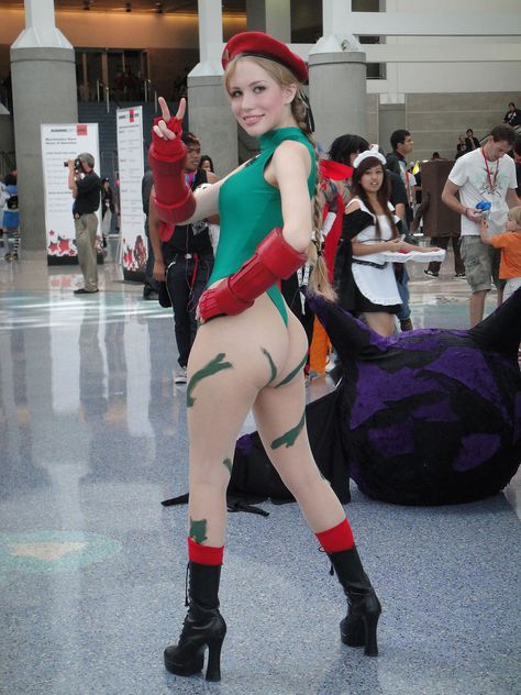 Anime Expo 2010 - LA - Cammy from Street Fighter Iron Man Girl, Cammy Cosplay, Street Fighter Video Game, Street Fighter Cosplay, Cammy White, Cammy Street Fighter, Costumes Around The World, Street Fighter Characters, Video Game Cosplay