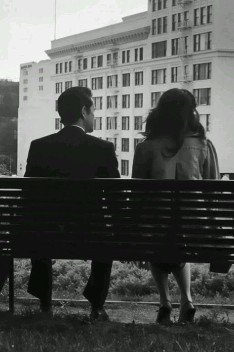 (500)Days of Summer    on my bucket list !!!!! 500 Days Of Summer Black And White, 500 Hundred Days Of Summer, 500 Days Of Summer Aesthetic, 500 Days Of Summer Wallpaper, Hundred Days, Shattered Dreams, 500 Days Of Summer, 500 Days, Avatar Cartoon