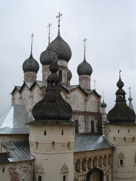 Rostov Velikij, Kremlin Church Aesthetic, Russian Architecture, Gothic Cathedrals, Take Me To Church, Russian Culture, Eastern Orthodox, Orthodox Christianity, Roof Design, Elements Of Art