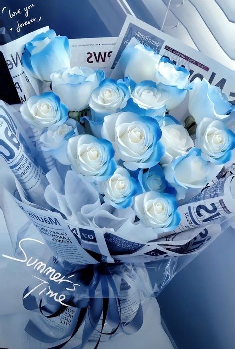 Summer Time Aesthetic, Blue And White Roses, Blue Flowers Bouquet, Time Aesthetic, Luxury Flower Bouquets, Light Blue Roses, Boquette Flowers, Flower Gift Ideas, Flowers Bouquet Gift