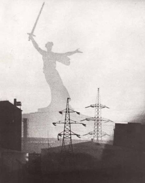 G. Zelma. Volgograd (1970) Arte Nerd, Bloc Party, Soviet Art, Foto Art, Brutalism, Dark Art, Old Photos, A Man, Monument