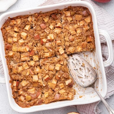 This apple cinnamon baked oatmeal is inspired by traditional Amish baked oatmeal and studded with apples, raisins and loads of cinnamon flavor. It's vegan, gluten-free and great for meal prep. Baked Steel Cut Oatmeal, Amish Baked Oatmeal, Steel Cut Oatmeal Recipes, Apple Cinnamon Baked Oatmeal, Cinnamon Baked Oatmeal, Baked Apple Oatmeal, Eating Bird Food, Scratch Cooking, Apple Oatmeal