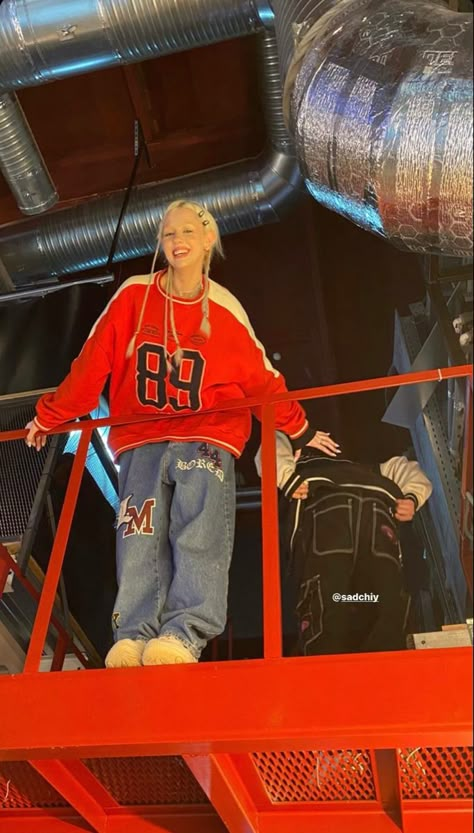 Hiphop 2000s Fashion, 90s Hiphop Outfit Women, Hip Hop Style Outfits, Hiphop Girl, Billie Eilish Outfits, Hiphop Fashion, Street Style Outfits Casual, Rapper Outfits, Patchwork Sweatshirt