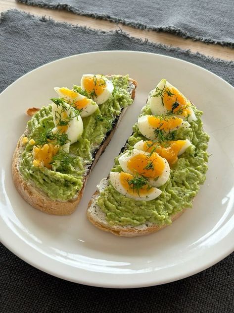 Avocado Toast With Egg White, Breakfast Ideas Avocado, Avocado Egg Toast, Avocado Toast With Egg, Eggs And Avocado, Cream Cheese Breakfast, Cheese Breakfast, Food Reference, Healthy Food Menu