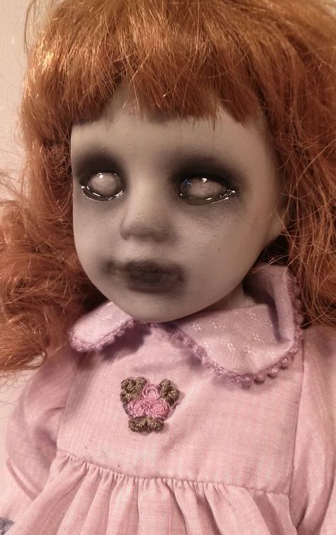 Image result for how to distress a porcelain doll for halloween Gothic Porcelain Doll, Creepy Playground, Weird Crafts, Zombie Garden, Scary Baby Dolls, Spooky Dolls, Horror Collectibles, Porcelain Doll Makeup, Horror Dolls