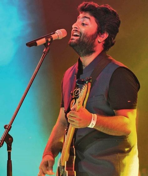 Arijit Singh Aesthetic, Arijit Singh Photos New, Singer Talent, Famous Indian Actors, Ms Dhoni Photos, Dark Forest Aesthetic, Emoji For Instagram, Best Music Artists, Happy New Year Wallpaper