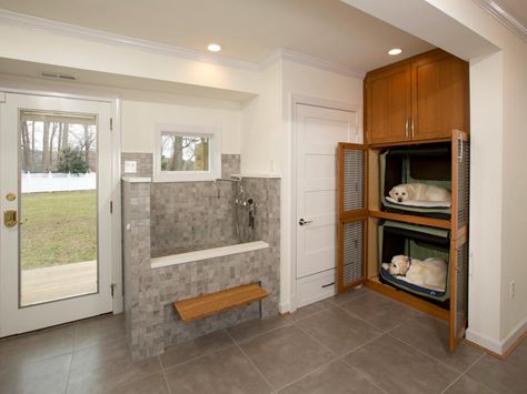 No need for a trip to the kennel. Constructed by Washington, D.C.-based Four Brothers Carpentry, this built-in dog kennel and spa is located in a spacious mudroom that includes the family’s laundry facilities. Two comfy cages hold large dogs. A bottom drawer reveals a hide-a-way bed for a tiny pooch. Room With Bunk Beds, Transitional Laundry Room, Muddy Dog, Dog Washing Station, Dog Spaces, Dog Wash, Dog Rooms, Dog Shower, Dog Bath