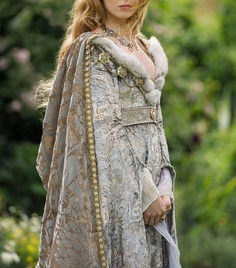 Elizabeth Of York, Medieval Princess, The White Princess, Hair Dress, Jodie Comer, White Princess, Costume Drama, Fantasy Gowns, Medieval Dress