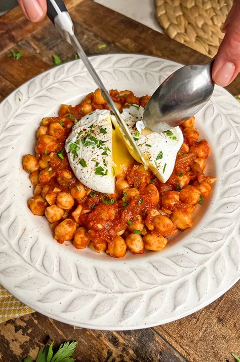 Spanish Chickpeas with Eggs | One of the BEST Chickpea Recipes EVER Chickpeas And Eggs, Spanish Vegetarian Recipes, Recipes Using Chickpeas, Cheakpeas Recipes Dinner, Chickpea Breakfast Recipes, Chickpeas Breakfast, Meatless Lunches, Spanish Chickpeas, Chickpea Dishes