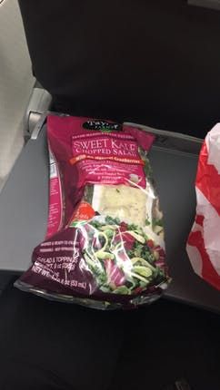 Plane Snacks, Airplane Snacks, Easy Packed Lunch, Airport Food, Healthy Travel Snacks, Airplane Food, Plane Food, Road Trip Food, Travel Snacks