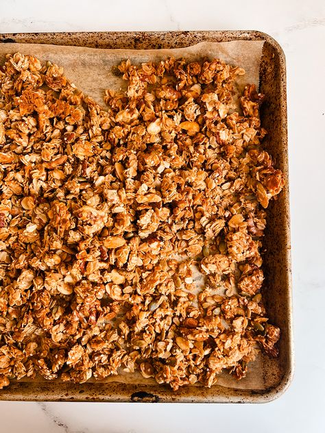 Clean Eating Deserts, Baked By Melissa, Protein Granola, Best Granola, Desiccated Coconut, Food Baking, Honey Oats, Granola Recipe, Passover Recipes