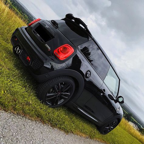 Black Mini Cooper Aesthetic, Mini Cooper Racing, Mini Cooper Tuning, Mini Cooper S F56, Black Mini Cooper, Affordable Luxury Cars, Mini Cooper Interior, Mini Cooper Sport, Mini Cooper Custom