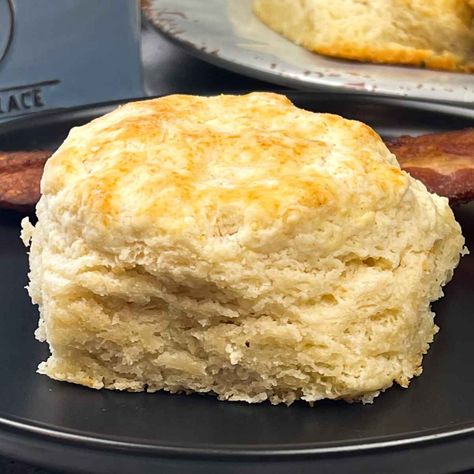 Fluffy Homemade Biscuits - Grumpy's Honeybunch 7 Up Biscuits Recipe, 7 Up Biscuits, 7up Biscuits, Flakey Biscuits, Southern Buttermilk Biscuits, Southern Biscuits, Fluffy Biscuits, Breakfast Meat, Bisquick Recipes