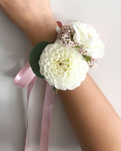 Wedding wrist corsage made with dahlia and lisianthus Dahlia Wrist Corsage, Dahlia Corsage, Easter Platter, Wedding Wrist Corsage, Mini Bouquets, Prom 2020, Winter Pins, Corsage Prom, Flower Corsage