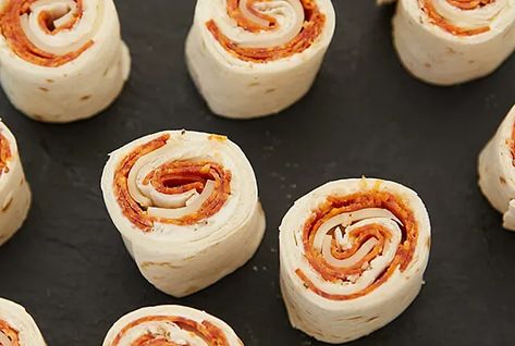 Pepperoni Pinwheels Cold, Pepperoni Roll Ups Tortilla, Pepperoni Pizza Rolls, Sliders Recipes, Work Potluck, Le Crueset, Pizza Pinwheels, Pizza Roll Up, Pin Wheels