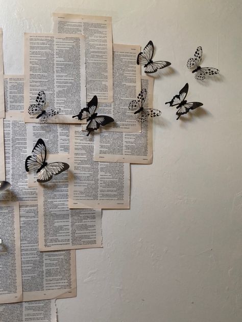 Newspaper Decorations Wall, Book Pages Decor, Newspaper Room Decor, Book Paper Wall, Vintage Style Wall Decor, Dorm Room Styles, Diy Room Decor Videos, Butterfly Room, Easy Room Decor