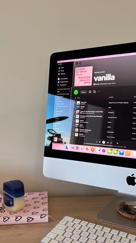 I Mac Aesthetic, Apple Mac Aesthetic, Mac Computer Aesthetic, I Mac Apple, Apple Ecosystem Aesthetic, Mac Desktop Aesthetic, Mac Book Aesthetic, Girly Music, Mac Aesthetic