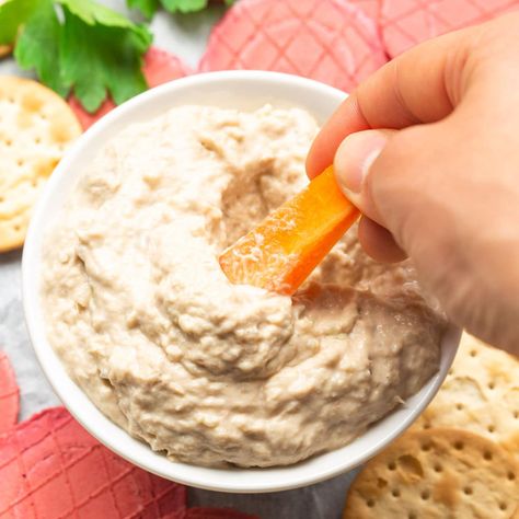 Smoked Tuna Dip Recipe Easy, Tuna Dip Recipes Easy, Tuna Dip Recipes, Smoked Tuna Dip Recipe, Tuna Spread Recipe, Fish Dip Recipe, Smoked Tuna Dip, Dip Chips, Tuna Dip