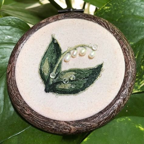 Lily Of The Valley Embroidery, Lily Embroidery, Witchcraft Diy, Pearl Embroidery, Embroidery Crafts, Handmade Embroidery Designs, Needlework Embroidery, Cute Embroidery, Sewing Embroidery Designs