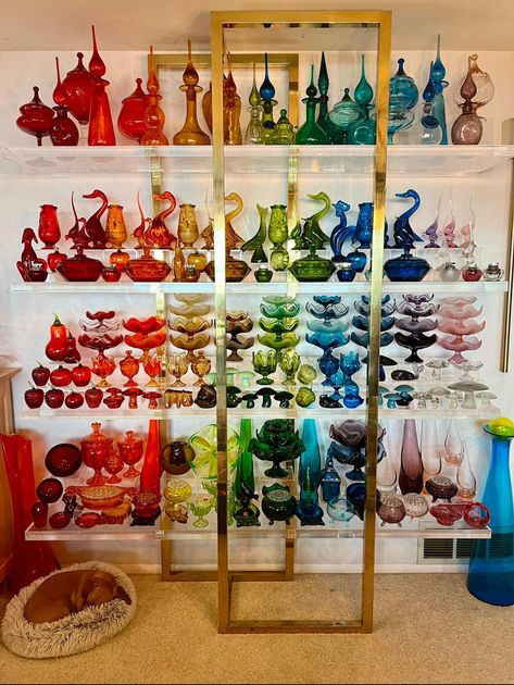 Colored Glass Display, Vintage Glassware Display Ideas, Glass Display Unit, Viking Glass, Vintage Art Glass, Carnival Glass, Colorful Furniture, Antique Glass, Vintage Love