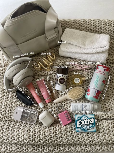 College Wardrobe Essentials, Summer Bag Essentials, Wardrobe Essentials List, Ice Hair, School Backpack Essentials, Megan Nicole, Everyday Bag Essentials, School Bag Essentials, Backpack Essentials