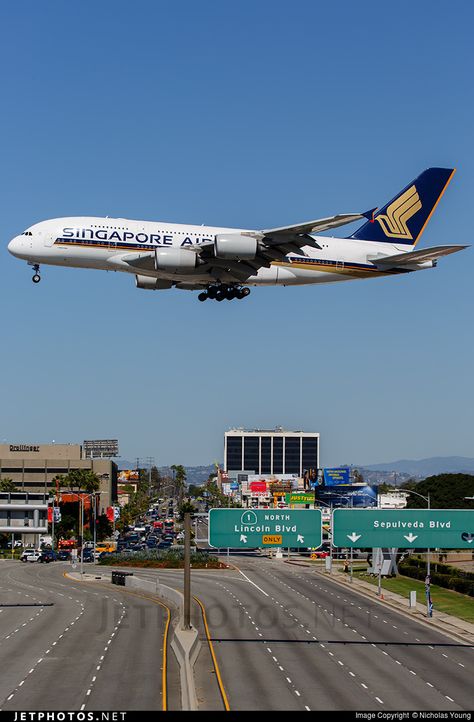 Busy Road, Plane Photography, Plane Photos, Cartoon Airplane, Boeing 747 400, Airplane Flight, Airplane Wallpaper, Airplane Photography, Passenger Aircraft