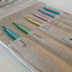 Crochet Hook Case Tutorial, Crochet Hook Sizes Chart, Sewing Tools Organizer, Crochet Hook Storage, Crochet Hook Organizer, Double Ended Crochet, Crochet Hook Handles, Crochet Hook Holder, Crochet Hook Case