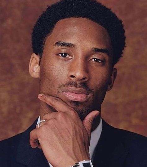 Kobe Bryant ✪ on Instagram: “🤔   @kobegram for more” Young Kobe Bryant, Rip Kobe, Kobe Bryant 8, Kobe Bryant Family, Kobe & Gigi, Kobe Bryant Pictures, Kobe Bryant Wallpaper, What Time Is It, 90s Men