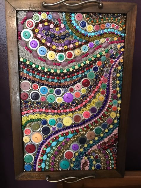 Button Wall Art, Vintage Buttons Crafts, Button Art Projects, Buttons Crafts Diy, Art And Craft Paper, Button Creations, Garden Rustic, Mosaic Art Projects, Quilled Creations