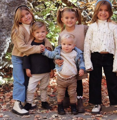 Halston Fisher, Taytum And Oakley Fisher, Oakley Fisher, Tatum And Oakley, Madison Fisher, The Fish Fam, Fish Fam, Big Family Photos, Taytum And Oakley