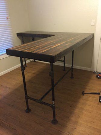 DIY Custom Standing Desk: 14 Steps (with Pictures) Diy Standing Desk, Diy Office Desk, Diy Computer Desk, Cheap Office Furniture, Pipe Desk, Industrial Lamps, Clothing Racks, Pallet Beds, Table Industrial