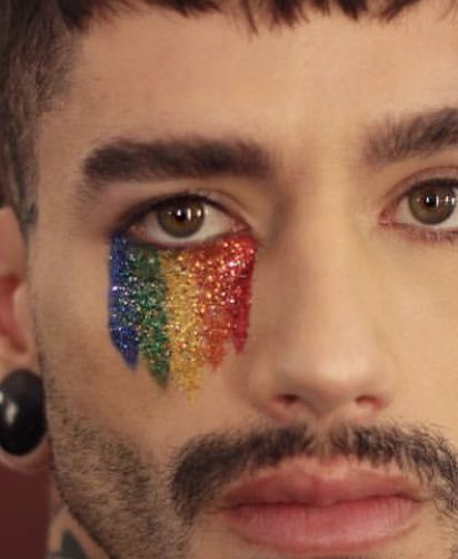 Pride Makeup For Men, Men’s Pride Makeup, Pride Makeup Ideas Men, Male Pride Makeup, Lgbtq Eye Makeup, Pride Glitter Makeup, Pride Festival Makeup, Carnaval Man, Pride Make Up