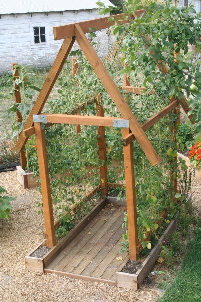 A beanhouse- this would make an AWESOME play house for Reg- especially while I'm working in the garden this summer!!!! Garden Arbor Ideas Climbing Flowers, Sunflower House, Vertical Garden Design, Vertical Vegetable Garden, Vertical Herb Garden, Garden Vines, Plants Growing, Garden Arbor, Have Inspiration