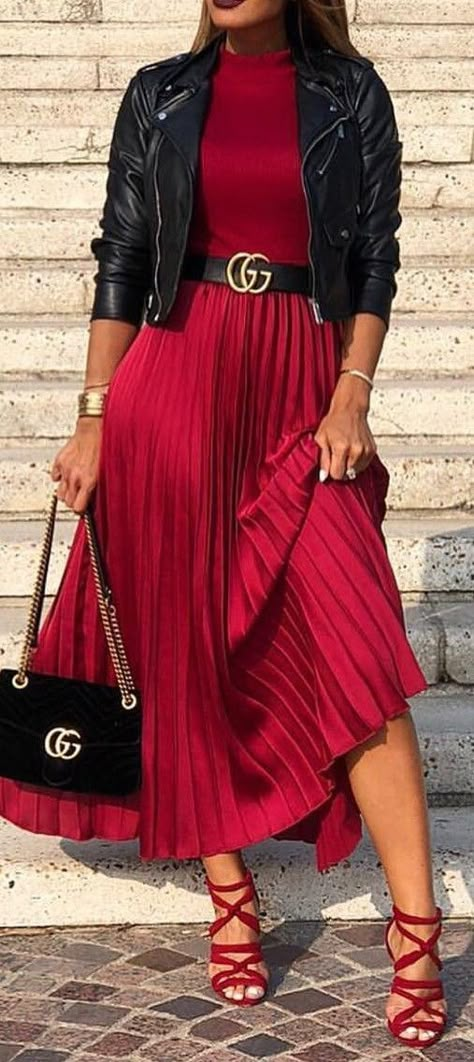 Midi Rock Outfit, Mode Kimono, Church Outfit, Rock Outfit, Outfits To Try, Elegante Casual, Classy Work Outfits, Classy Casual Outfits, Pleated Skirts