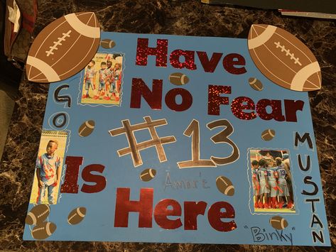 Poster Boards For Football Games, Cute Football Posters Ideas Signs, Soccer Poster Ideas For Team, Highschool Game Posters, Football Game Signs For Players, Poster Ideas For Sports Signs, Football Poster Board Ideas, Football Game Day Posters, Poster Ideas For Soccer Games