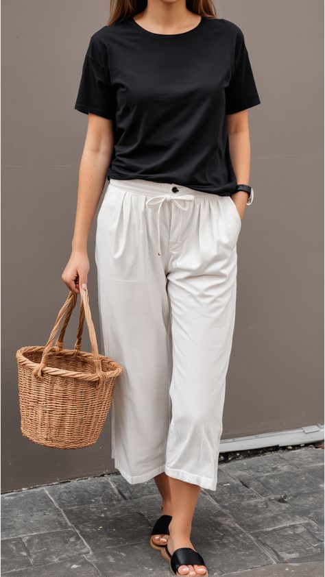 17 Minimalist Outfits that are Perfect for This Summer - Stylish Hair Ideas Minimalist Summer Outfits, Plain White Dress, White Culottes, Minimalist Outfits, Oversized White Shirt, Simple Sandals, Tailored Shorts, Minimalist Wardrobe, Black Trousers