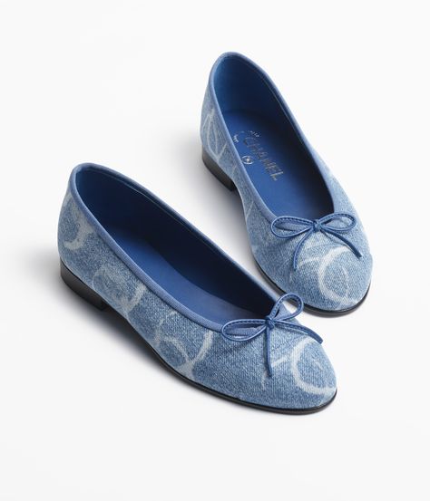 Chanel Denim Ballet Flats, Denim Ballet Flats, Chanel Flats Ballet, Chanel Street Style, Bridal Logo, Chanel Denim, Denim Flats, Chanel Flats, Blue Clothing