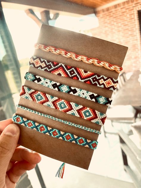 Boho Thread Bracelets, Earth Tone Friendship Bracelet, Granola Friendship Bracelets, Western String Bracelets, Aesthetic Friendship Bracelets Patterns, Western Friendship Bracelet Pattern, Neutral Friendship Bracelets, Fast Friendship Bracelets, Western Friendship Bracelet