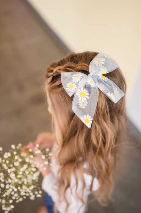 Toddler Updo, Flower Girl Hair Bows, Spring Daisy, Toddler Bow, Tulle Bow, Easter Bows, Bow Hairstyle, Mom Hairstyles