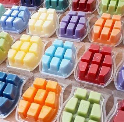 Our wax melts at a low grade temperature. Which means no burns like a traditional open flame 🔥 candle can cause! This is great if you live with animals 🐶 🐱 or small children! 👶 Scentsy Bundles, Scentsy Candles, Flame Candle, Scented Wax Warmer, Scentsy Party, Scentsy Wax Bars, Scentsy Buddy, Scentsy Business, Scentsy Scent