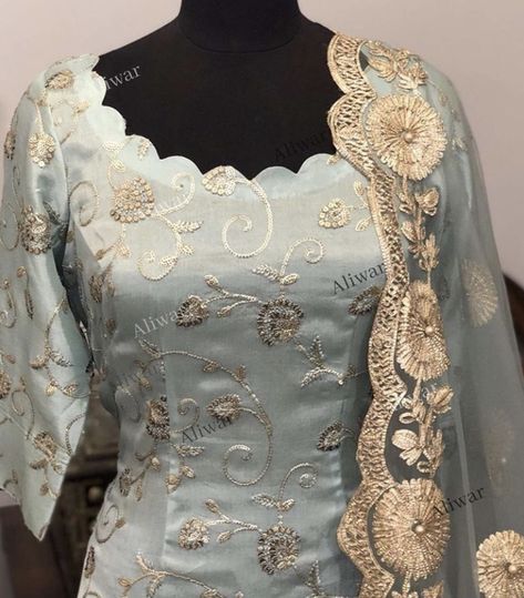 Dress Neck Models Punjabi, Cutwork Neck Design Kurti, Punjabi Suits Neck Design, Suit Neck Design, Chudi Designs, Punjabi Suit Neck Designs, Suit Neck Designs, Chudidhar Neck Designs, Suit Neck