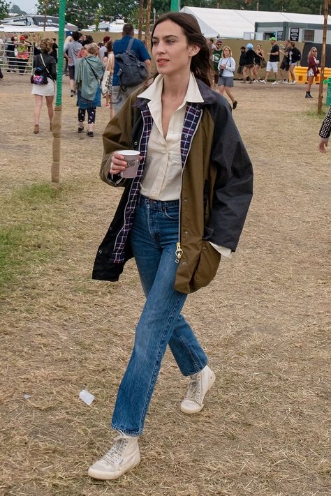 Alexa Chung Style, Camille Rowe, Barbour Jacket, Outfit Vintage, Tomboy Outfits, Alexa Chung, Mode Inspo, 가을 패션, Mode Inspiration