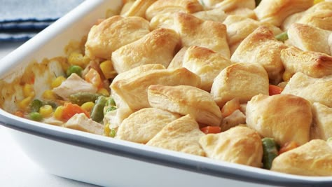 Busy day turning into a busy night? Take a shortcut on time—but not taste—with this family-friendly chicken pot pie dinner that comes together with just four ingredients and 20 minutes. Combine creamy Progresso™ chicken pot pie soup with mixed vegetables and cubed chicken, top with buttery Pillsbury™ biscuits and bake until bubbly and golden brown. Everyone still gets a homecooked meal before they head back out, and you get to save your sanity. Chicken Pot Pie Dinner, Individual Chicken Pot Pies, Chicken Delight, Cubed Chicken, Pillsbury Biscuits, Mini Chicken Pot Pies, Vegetable Pie, Chicken Pot Pie Soup, Pillsbury Recipes