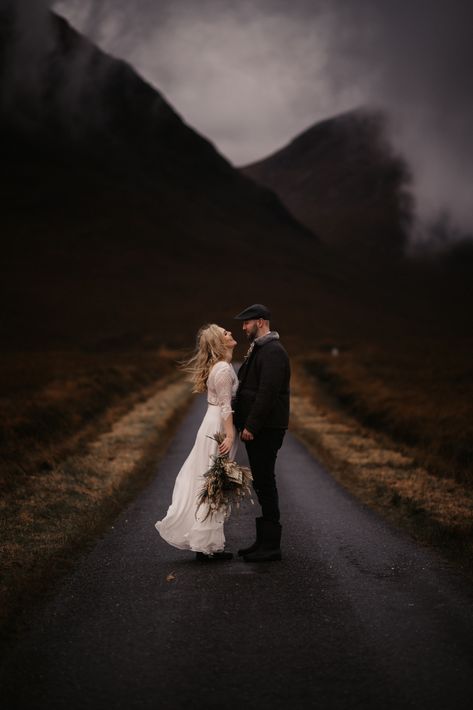 Elope Scotland, Scottish Elopement Inspiration, Scottish Highland Elopement, Scottish Wedding Photography, Scotland Elopement Photography, Moody Wedding Photography, Scottish Elopement, Edinburgh Wedding, Wedding Dress Outfit