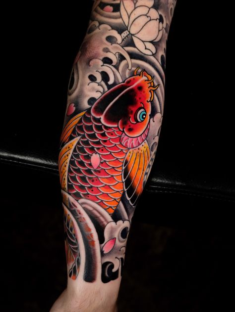 Tattoodo Pez Koi Tattoo, Tato Irezumi, Japanese Fish Tattoo, Coy Fish Tattoos, Koi Dragon Tattoo, Koi Tattoo Sleeve, Japanese Koi Fish Tattoo, Tattoo Japanese Style, Koi Tattoo Design