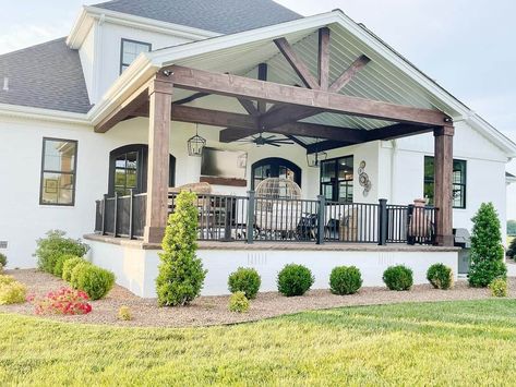 30 Porch Railing Ideas to Accentuate Your Home Exterior Iron Porch Railing Ideas, Black Paned Windows, Porch Railing Ideas Farmhouse, Garland Front Porch, Iron Porch Railing, Front Porch Railing Ideas, Porch Railing Ideas, House Wrap Around Porch, Wrought Iron Porch Railings