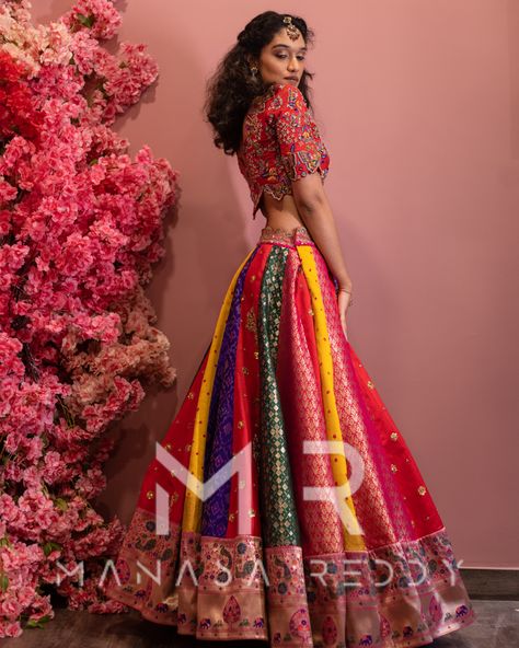 #lehenga #banarasi #banarasilehenga #lehengadesigns #lehenga #fashion #wedding #weddingdress #weddingdressinspiration #ethnicwear #ethnicfashion Patchwork Lehenga, Lehenga Banarasi, Lehenga Designs, Fashion Wedding, Wedding Dress Inspiration, Ethnic Fashion, Lehenga, Wedding Dresses, How To Wear