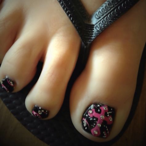 LOVE Emo Toe Nails, Y2k Toe Nail Designs, Toe Design Ideas, Y2k Pedicure, Tacky Nails, Pedicure Art, Nails 23, Pedi Ideas, Pedicure Ideas