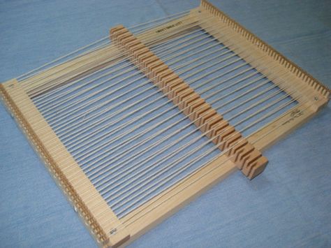 Rotating Heddle Bar Heddle Bar, Mundo Hippie, Weaving Book, Tapestry Loom, Rigid Heddle Weaving, Weaving Tools, Heddle Loom, Weaving Rug, Diy Weaving